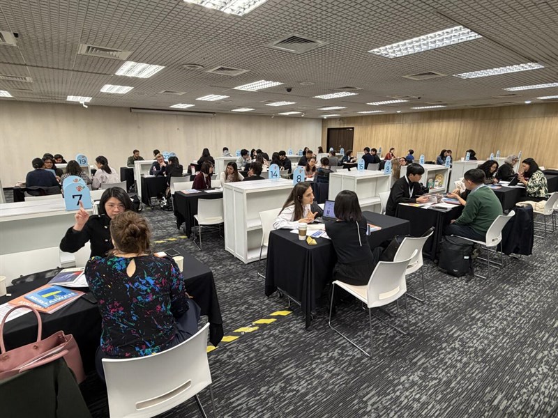 版権商談会に参加する内外の出版関係者（TAICCA提供）