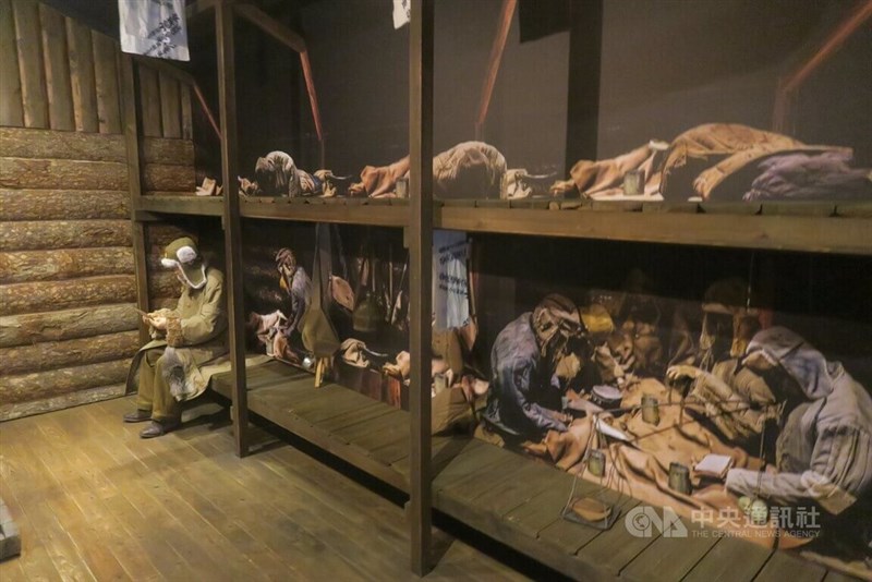 シベリア抑留の生活状況を再現した舞鶴引揚記念館（京都府）の展示＝中央社記者呉書緯撮影