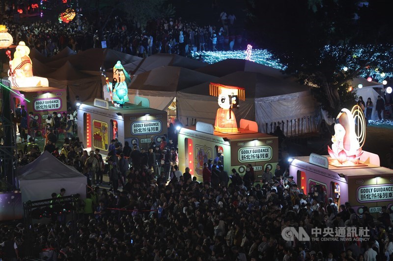 北部・新北市のランタンフェスティバルでは16の展示エリアが設置され、さまざまな台湾の神を集めたエリアもある（写真＝中央社記者撮影）