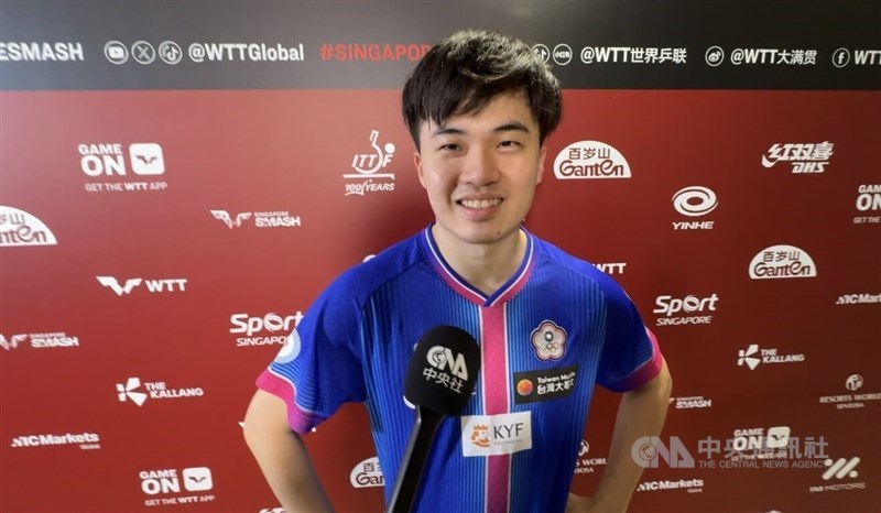 卓球のシンガポール・スマッシュは1日、男子シングルス決勝がシンガポールで行われ、台湾の林昀儒は準優勝に輝いた。ワールドテーブルテニス（WTT）最高峰、グランドスマッシュのシングルスで、台湾選手として過去最高の記録を収めた。（写真＝中央社記者撮影）