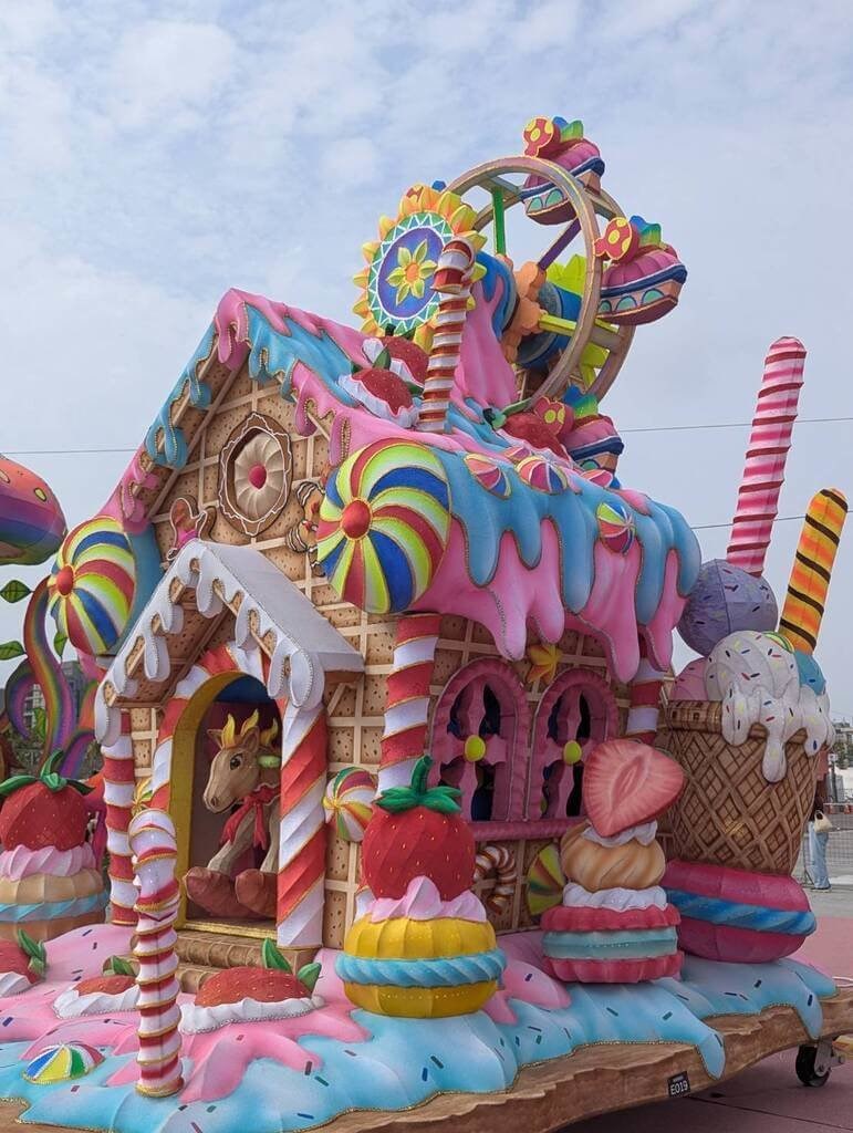 法務部矯正署新竹監獄の受刑者が手掛けたランタン作品「童話」＝同署提供