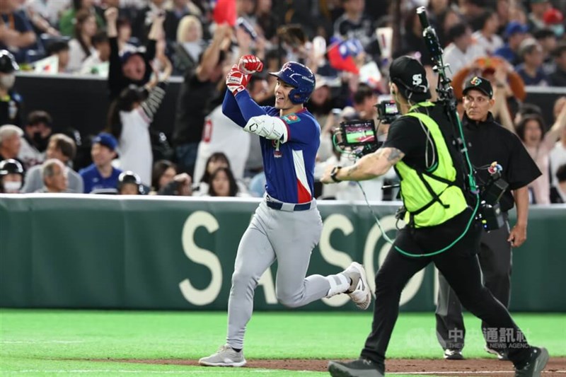 八回に2ラン本塁打を決めたスチュアート・フェアチャイルド(米ガーディアンズ傘下)=2026年3月8日、中央社記者王騰毅撮影