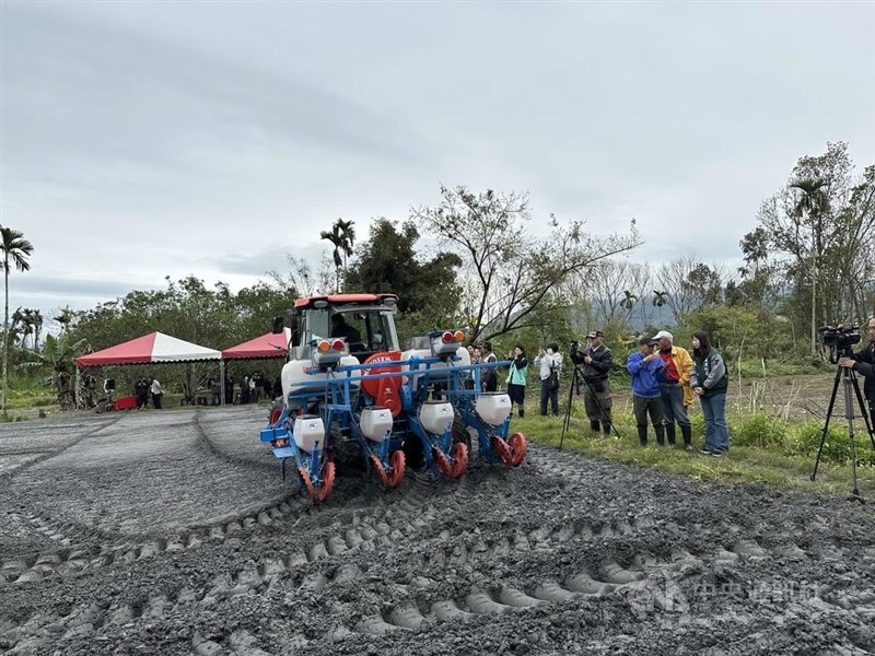 昨年9月に洪水被害に見舞われた花蓮県の被災地で開かれた農業再開に関する説明会＝2026年3月10日、中央社記者李先鳳／編集：齊藤啓介