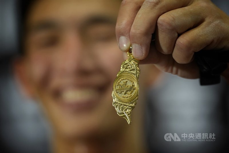 台湾の形にデザインされたメダル