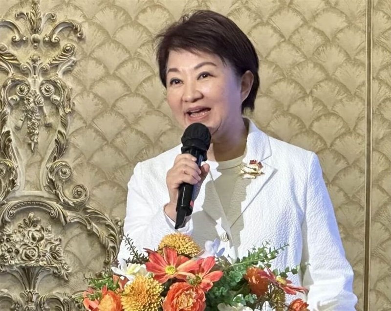 在米台湾人との食事会であいさつする盧秀燕台中市長＝中央社記者廖漢原撮影