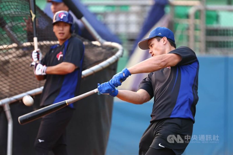 近年はプロ野球の試合は開催されていないものの、アマチュアなどでは今でも多く使われている。写真は2023年、ワールド・ベースボール・クラシック（WBC）の1次ラウンドが台中インターコンチネンタル野球場で行われた際、台中野球場で練習に臨む台湾代表の張育成選手（右）