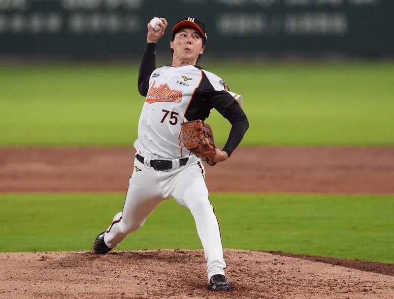 630日ぶりに白星を挙げた統一ライオンズの郭俊麟＝4月1日、台南市（球団提供）