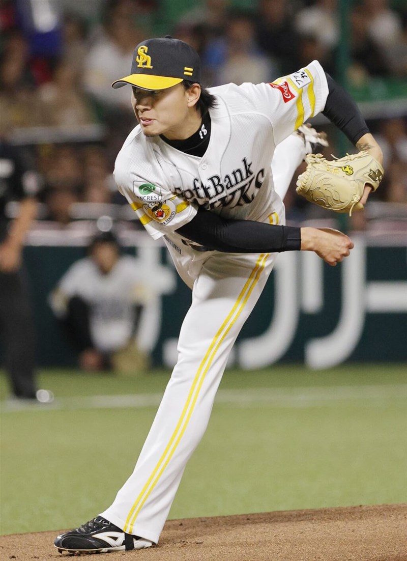 7回1失点と好投するも日本初黒星を喫したソフトバンクのソフトバンクの徐若熙＝4月8日、福岡市（共同通信社提供）