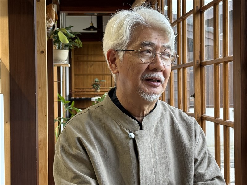 インタビューに応じる鳥毛さん＝2026年4月5日中央社記者陳正杰撮影