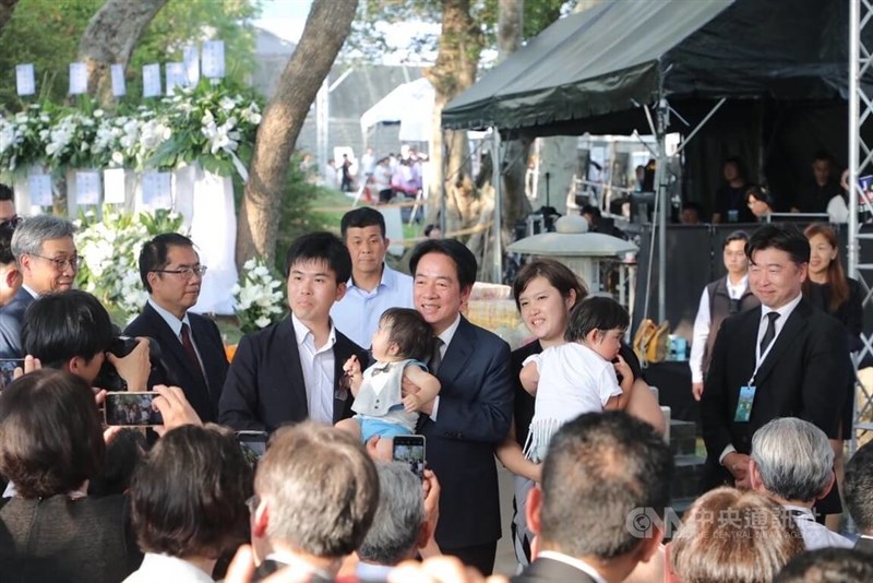 八田與一技師の慰霊祭に出席した頼清徳総統（中央）＝5月8日、台南市