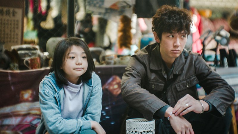 台湾映画「我未許願先吹蠟燭」に主演するクー・チェンドン（右）＝台北映画祭提供