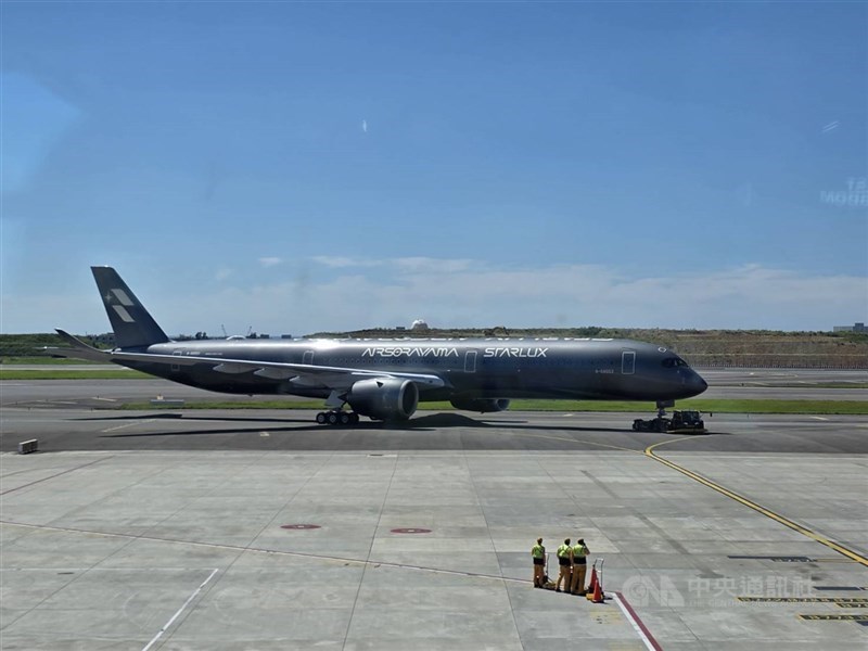 9日に桃園国際空港でお披露目された「エアソラヤマ・シルバー」=中央社資料写真