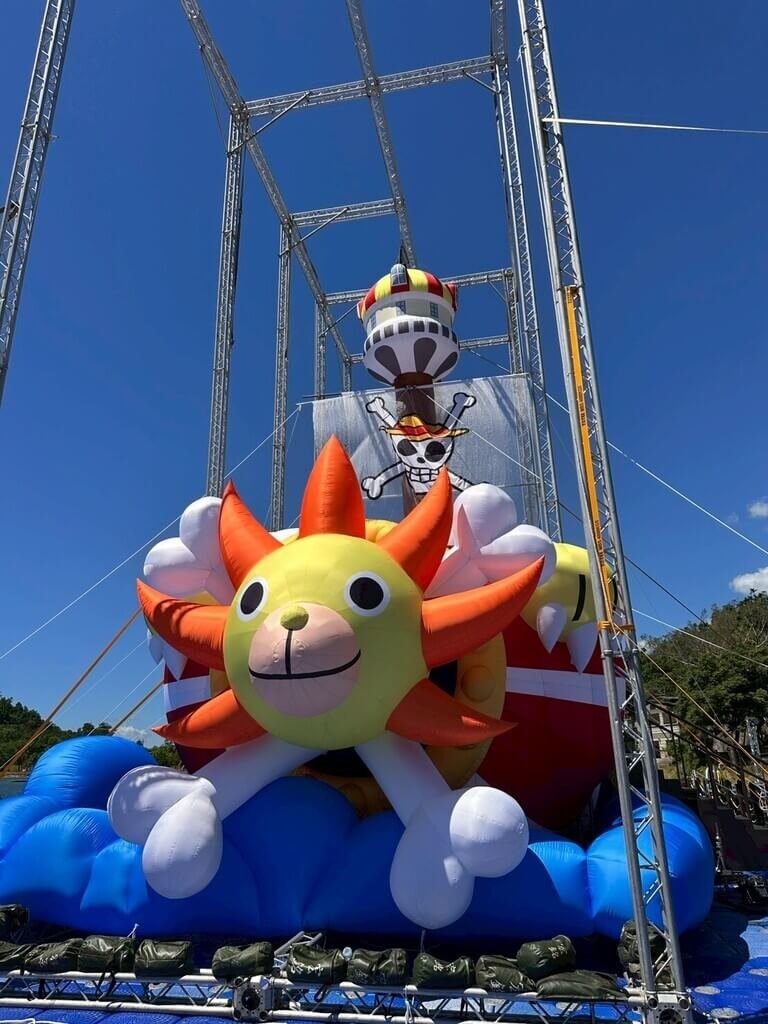 鯉魚潭にお目見えした「サウザンドサニー号」（花蓮県政府観光処提供）