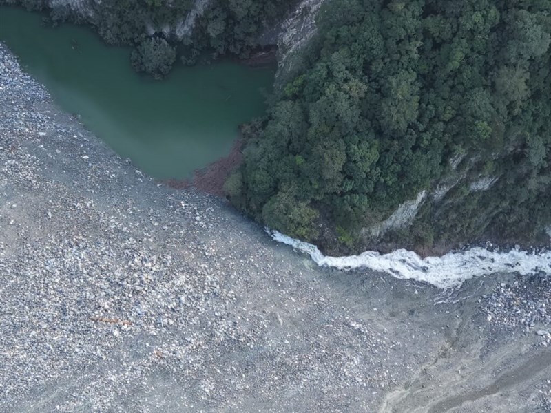 水の流出が確認された花蓮県万里渓上流のせき止め湖（林業・自然保育署花蓮分署HPから）