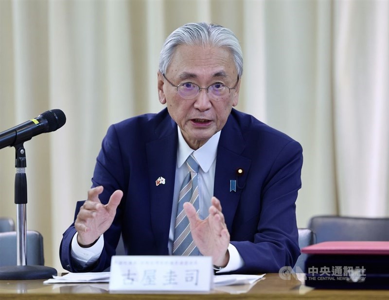 記者会見を開いた古屋圭司衆院議員＝7月28日、台北市