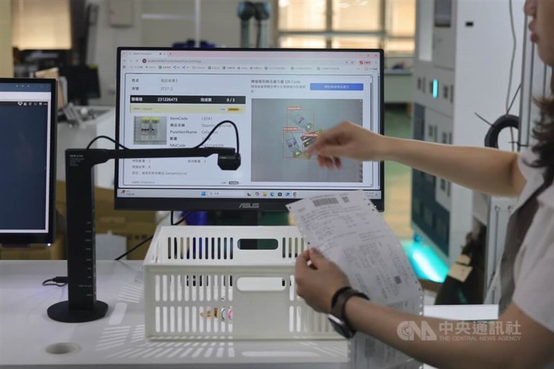 薬を瞬時に識別できるAIビジョン技術も披露される