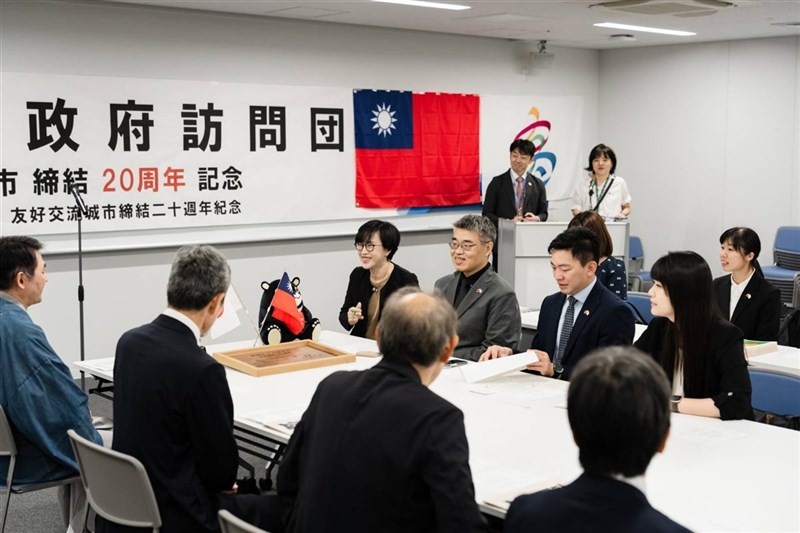 八王子市を訪問した南部・高雄市の李懐仁副市長ら（写真＝高雄市行政および国際処提供）