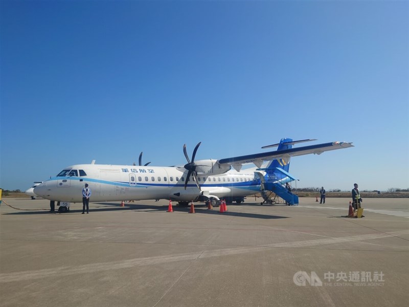 マンダリン（華信）航空のプロペラ機（資料）
