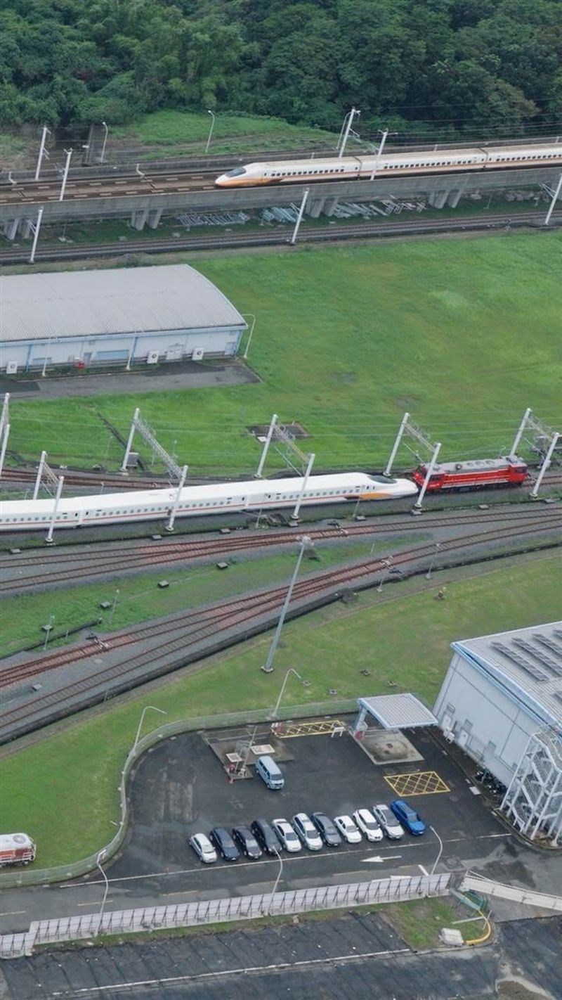 高雄市の燕巣総合車両工場で静的試験を行う台湾高速鉄道の日本製新型車両N700ST第1編成（同社提供）