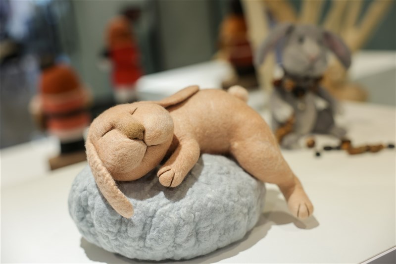 心を癒やす、処方箋のような工芸品＝中央社記者裴禛撮影