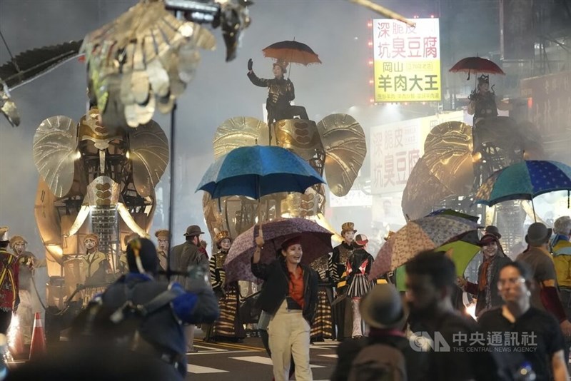 パレードの様子＝2026年9月5日、中央社記者徐肇昌撮影