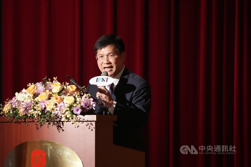 「日台外交防衛シンポジウム」に登壇した林佳竜外交部長＝9月9日、台北市