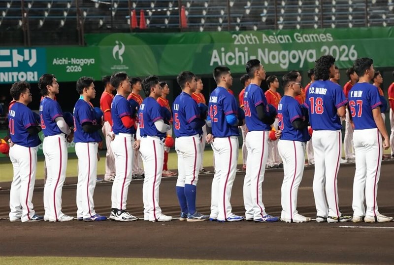 25日に中国と対戦する野球の台湾代表（手前）＝台湾選手団提供