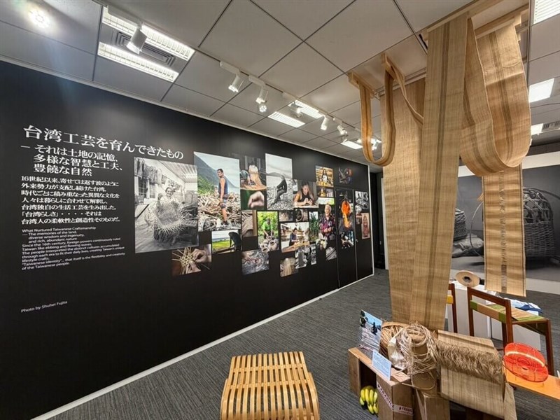 東京・虎ノ門の台湾文化センターで開催中の特別展「伝統から未来へ　時を超える台湾生活工芸」＝10月1日（台湾文化センター提供）