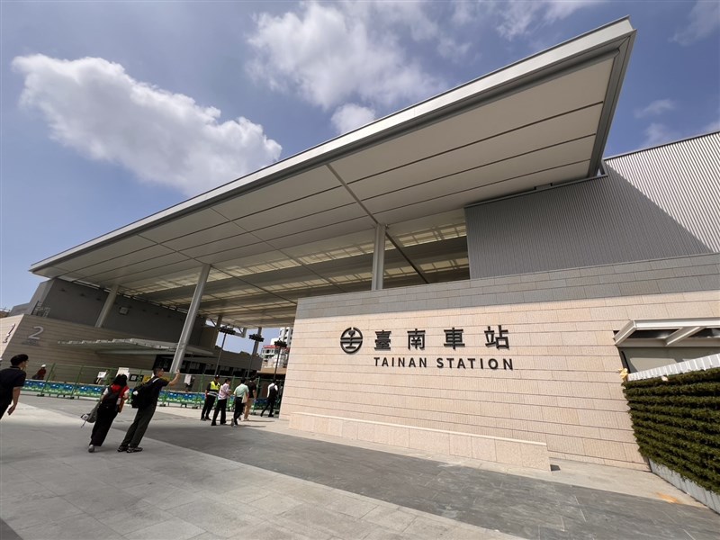 台鉄台南駅の新駅舎＝中央社記者撮影