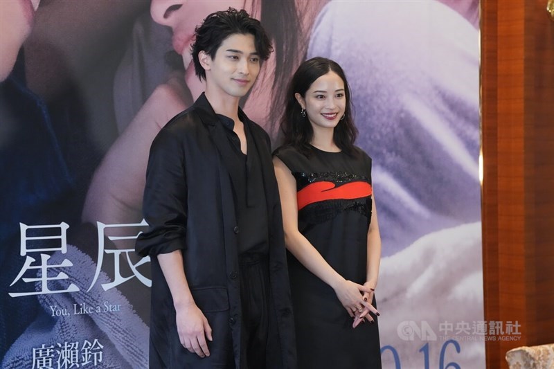 日本映画「汝、星のごとく」の台湾公開に合わせ、訪台した主演の横浜流星（左）と広瀬すず＝中央社記者徐肇昌撮影、2026年10月17日