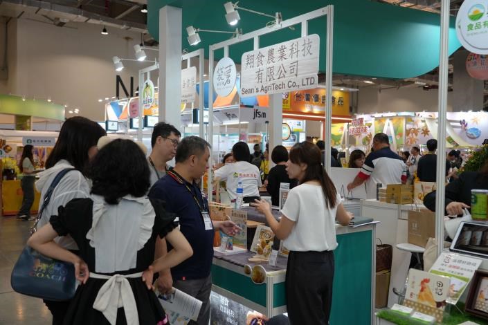 協力機会を模索するバイヤーが雲林良品パビリオンを訪れました。