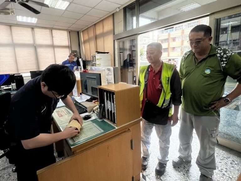 粗大ごみのたんすから現金約250万円　清掃隊員、持ち主からの謝礼を固辞／台湾