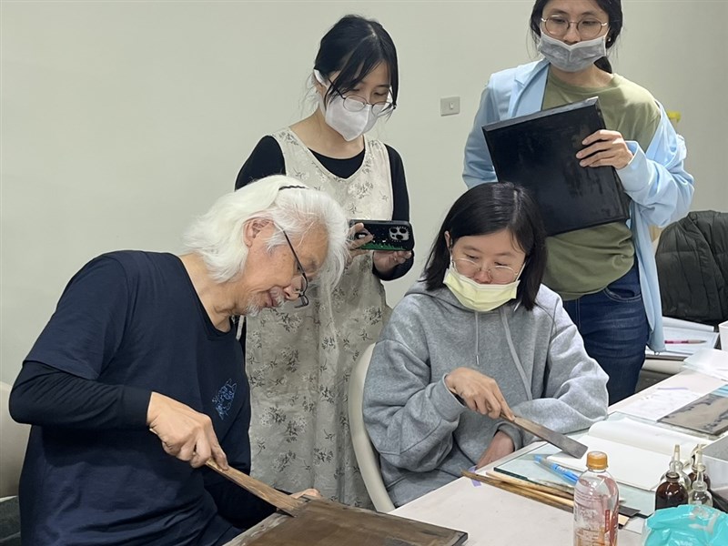 日本から講師招き台湾で漆芸教える　作家の鳥毛さん「台湾の漆芸は台湾人が作ってほしい」