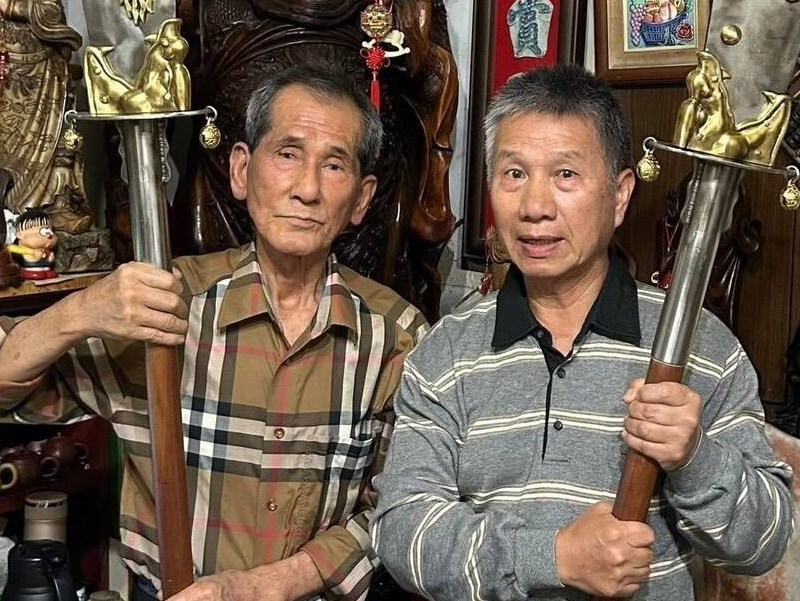 離島・澎湖県のベテラン鍛冶職人、関羽を象徴する武器「関刀」製作　淡水の廟の宝物に