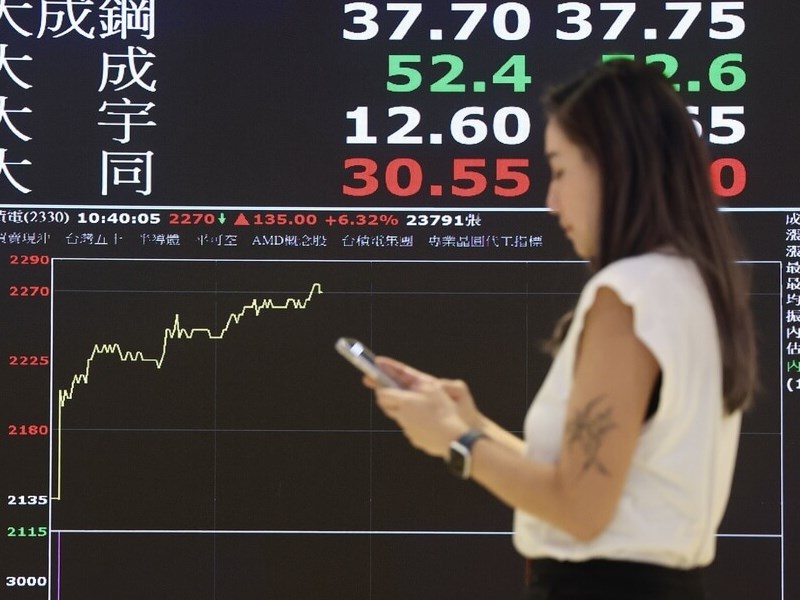 台湾株、史上最高値を更新　終値が初の4万ポイント大台突破　上げ幅も過去最大