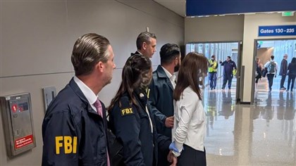 Mujer sospechosa de espiar al hijo de Lai también habría vigilado a un funcionario taiwanés: FBI