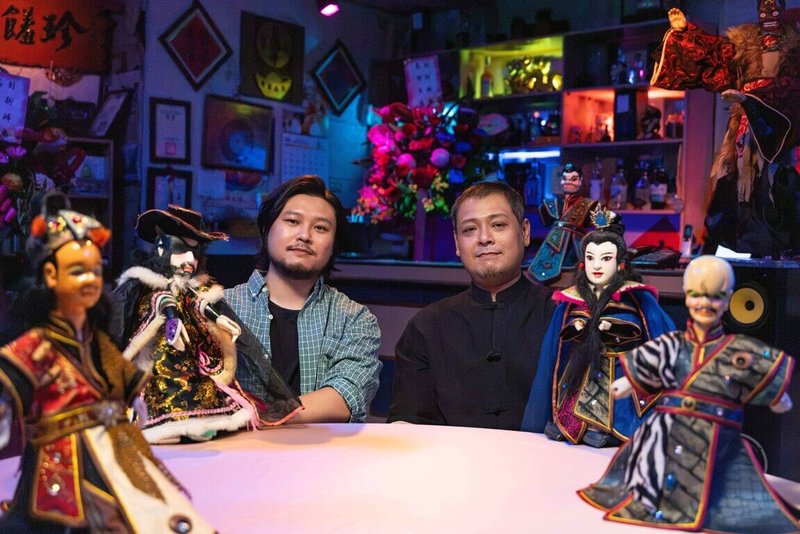 Los hermanos Chu Sheng-chueh (derecha) y Zhu Xiang-pu (izquierda), jefes de compañía de teatro de títeres Shinergy. (Foto de Asociación Cultural Nacional de Taiwán)
