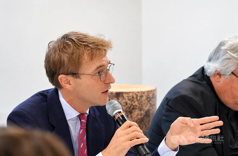 Luke de Pulford, director ejecutivo de la Alianza Interparlamentaria sobre China (IPAC), durante el coloquio "Interpretación e implicaciones de la Resolución 2758 de la Asamblea General de las Naciones Unidas", celebrado recientemente en Berlín. (Foto de CNA)
