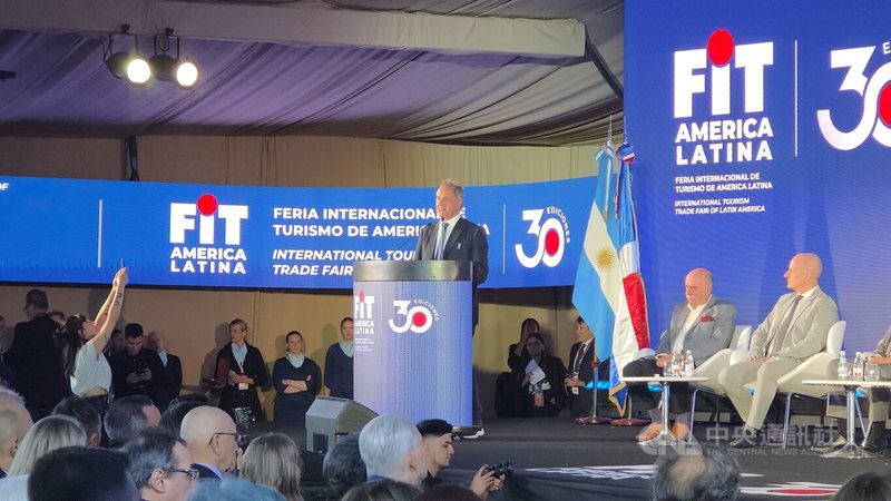 Daniel Scioli, Secretario de Turismo, Ambiente y Deportes de la Nación, asiste a la ceremonia inaugural de la Feria Internacional de Turismo de América Latina. (Foto de CNA)