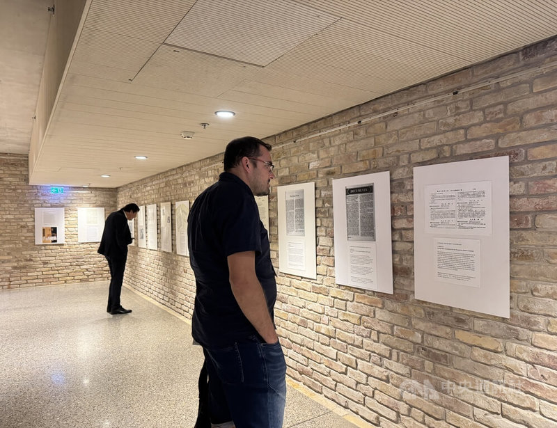 "Solidaridad y estrategia: Taiwán y la Revolución Húngara de 1956" fue inaugurada recientemente en el Budapest Forum y permite al público conocer este episodio de historia transnacional.  (Foto de CNA)