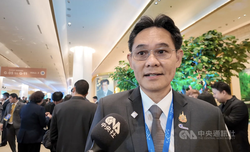 El secretario general del Consejo Nacional de Desarrollo Económico y Social de Tailandia (NESDC), Danucha Pichayanan, en una entrevista exclusiva a (CNA Foto de CNA)