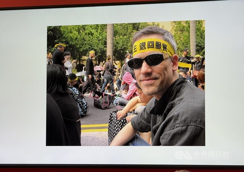 El escritor alemán Stephan Thome. En la imagen, una diapositiva del coloquio celebrado en la Feria del Libro de Fráncfort. (Foto de CNA)