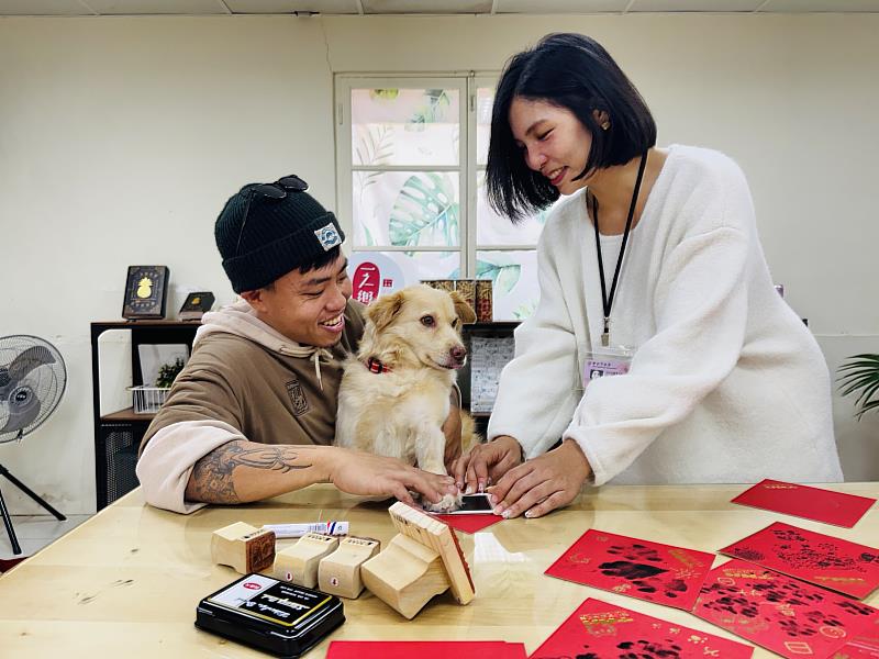 最萌春節來襲！淡水古蹟博物館首推寵物「掌印斗方」