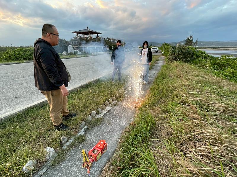 臺東縣籲施放爆竹煙火遵守限制時段 炮屑紙盒應清除 祥和乾淨迎新年