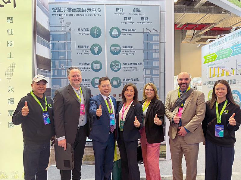 美國城市首長當場表態導入 睿田能源讓建築「從耗能變創能」震撼智慧城市展