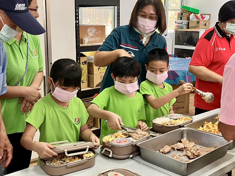「智慧共生・老幼共學」 嘉義義竹長青樂活中心串起世代交流