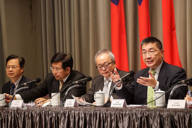 中國大陸日前提出對台31項措施,行政院16日中午召開記者會,行政院政務委員兼發言人徐國勇(右起)、行政院副院長施俊吉、教育部長潘文忠、經濟部次長龔明鑫出席說明相關對策。中央社記者裴禛攝 107年3月16日