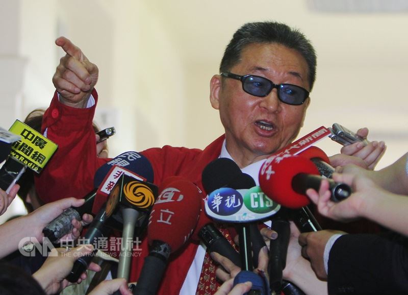 作家李敖去年因肺炎入院,且腦瘤惡化,雖曾做標靶治療,但腦瘤仍惡化水腦加劇,18日上午安然離世。(中央社檔案照片)