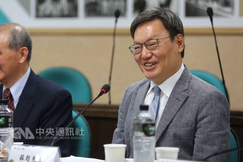 台灣研究基金會18日舉辦論壇,邀前民進黨主席許信良、總統府資政陳博志、前國安會秘書長蘇起(圖)、中研院院士朱雲漢,以「台灣大戰略-全球政治經濟雙局下台灣的生存與發展之路」為題進行演講。中央社記者游凱翔攝 107年3月18日