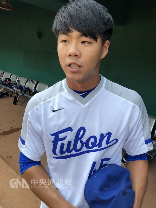 富邦悍將隊21歲投手彭世杰(圖)表示,前兩年表現不理想,去年底參加冬盟找回自信,今年控球穩定性進步,盼能站穩一軍。中央社記者謝靜雯攝 107年3月18日